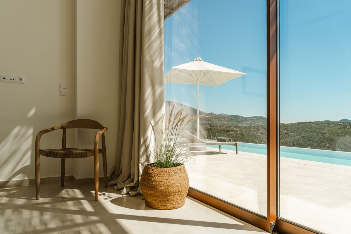Ground-floor twin bedroom at Villa Mulberry Lefkada