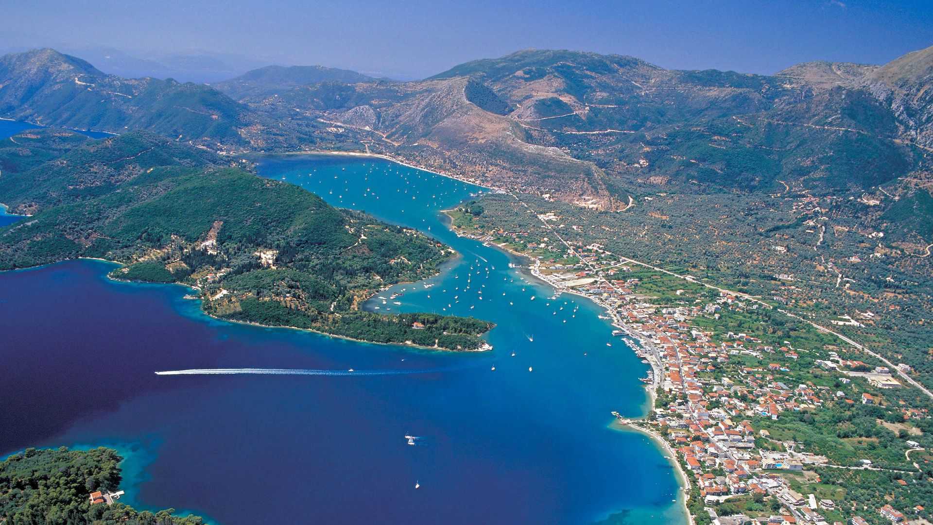 Geni Bay waterfront tavernas near Villa Mulberry